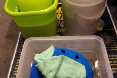 Helmreinigung mit Spüli, kaltem Wasser - und sonst nix!